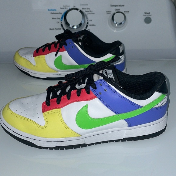 Nike green style low dunks size US M 7.5/W 9. Good condition. $100 OBO - Picture 4 of 4